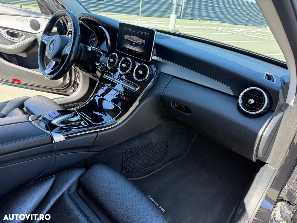 Mercedes-Benz C 220 d 4MATIC Aut. - 24