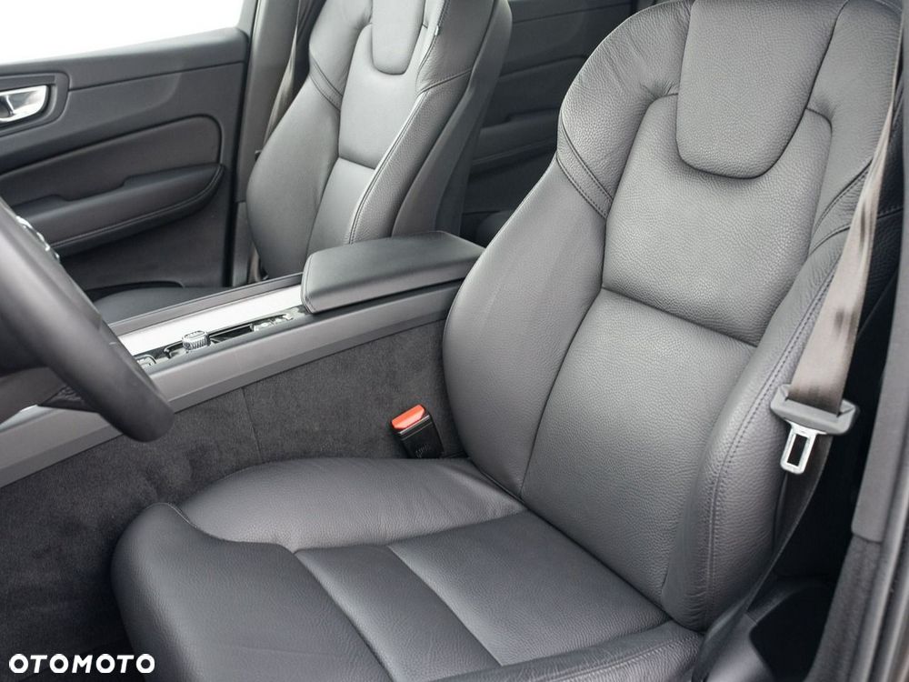 Volvo XC 60 B5 B AWD Plus Dark - 12