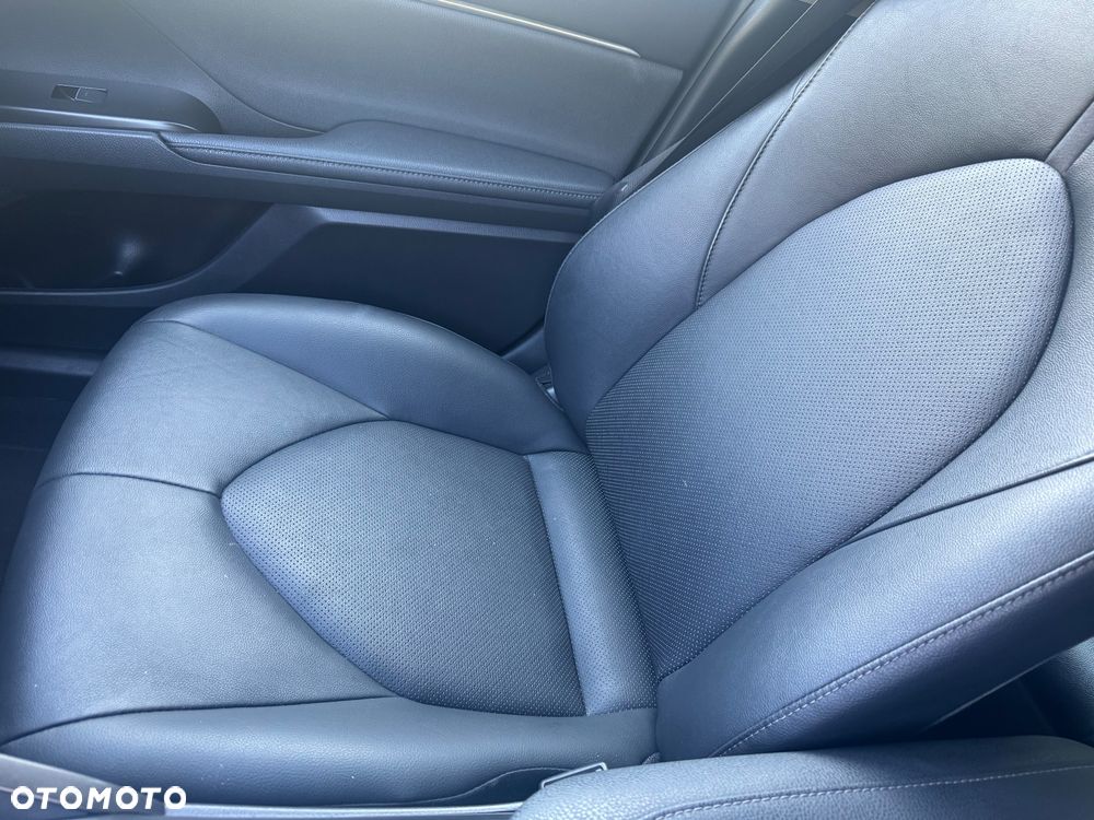 Toyota Camry 2.5 Hybrid Executive CVT - 22
