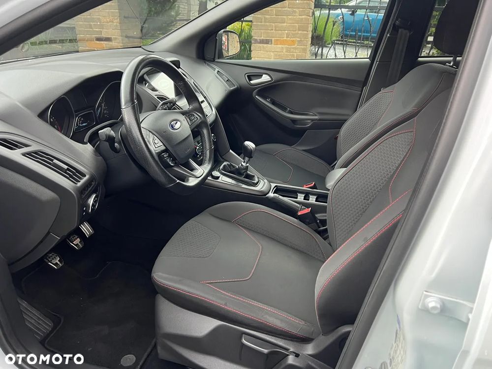 Ford Focus 1.5 EcoBoost ST-Line - 12