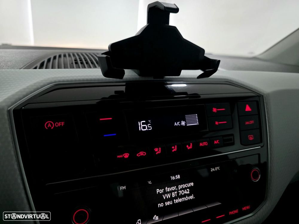 VW Up! 1.0 Move Color - 17