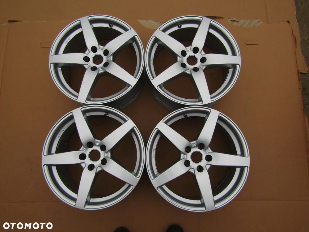 4x Felgi 18 Audi A4 A5 A6 S6 A7 S7 C8 A8 Q3 Q5 Q7 VW Tiguan Mercedes EQ EQC Skoda Karoq Kodiaq Yeti Superb Seat Ateca BMW 8 j 5x112 ET26 - 16