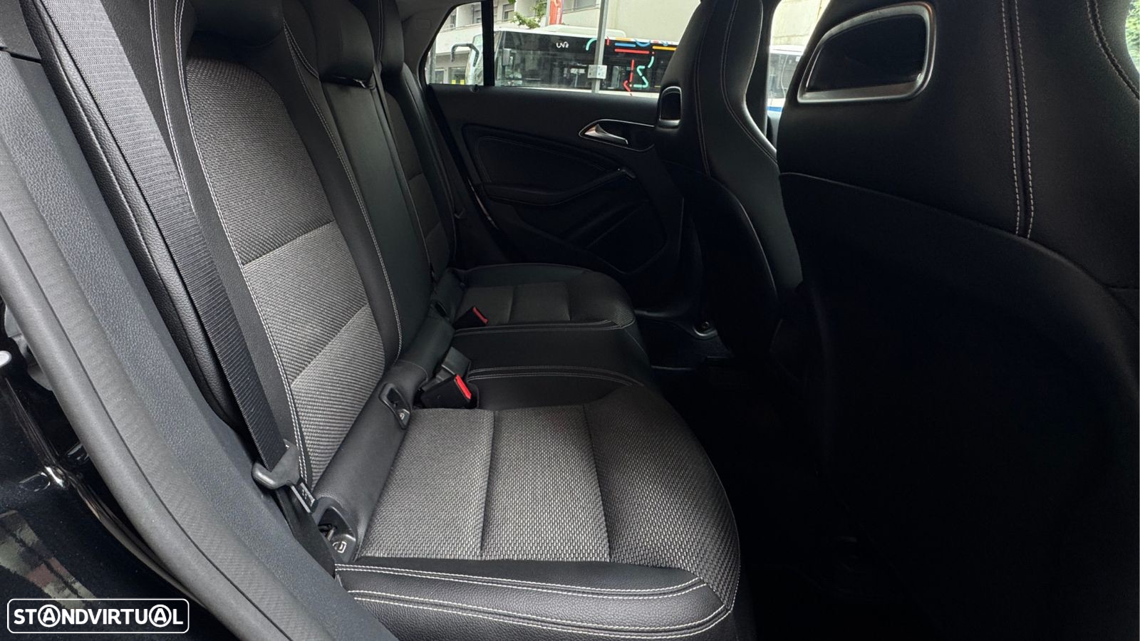 Mercedes-Benz CLA 180 d Shooting Brake - 18