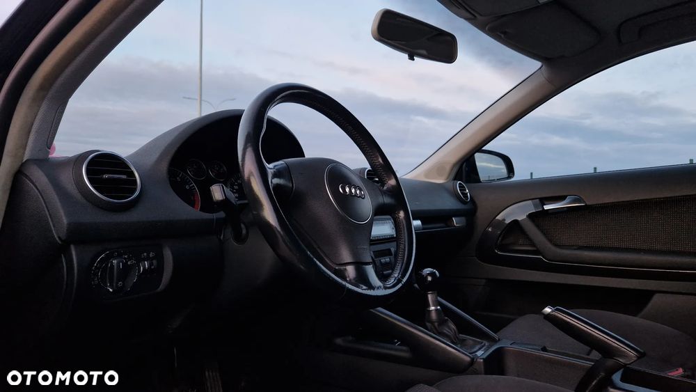 Audi A3 3-drzwiowe 1.6 Ambition - 6