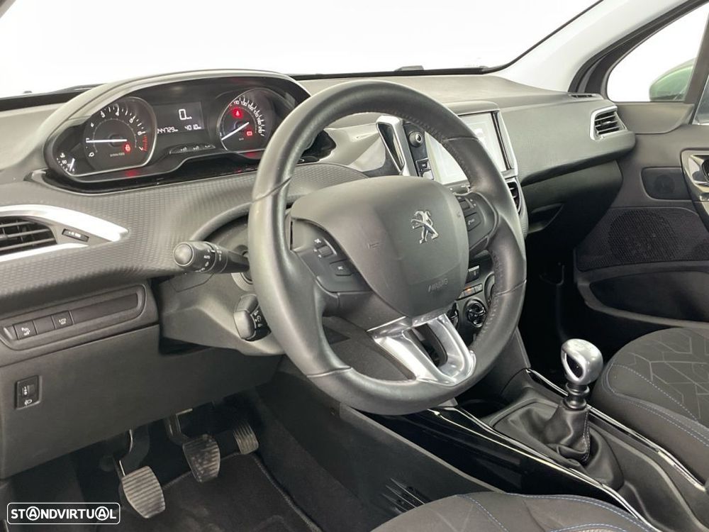 Peugeot 2008 1.2 PureTech Signature — fotografia 15