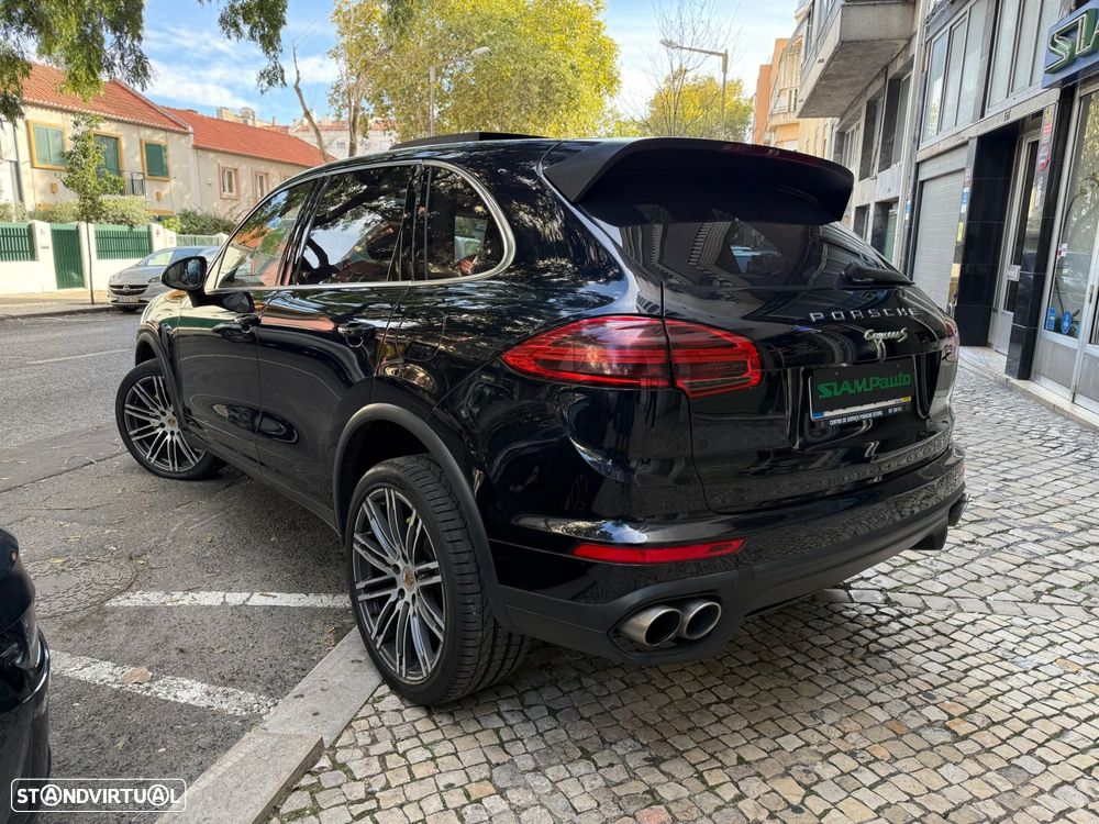 Porsche Cayenne - 4