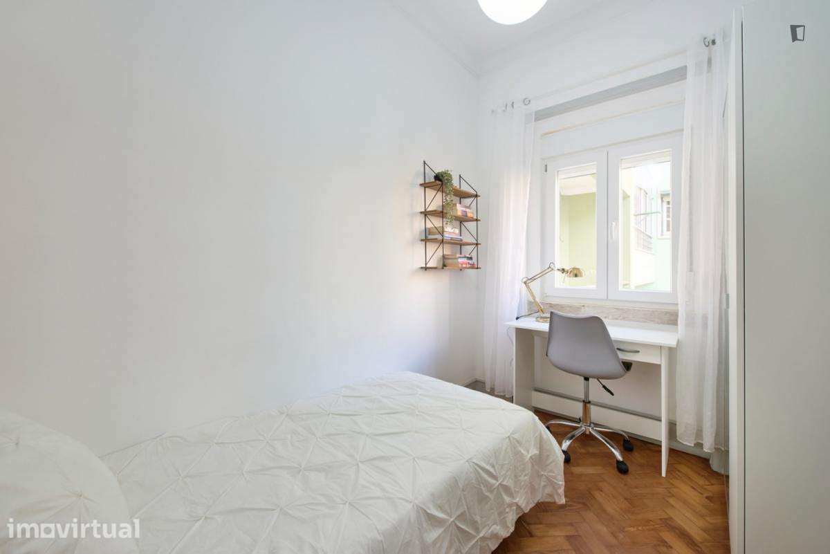 Quarto - localizado em Alameda Lisbon - Grande imagem: 4/31