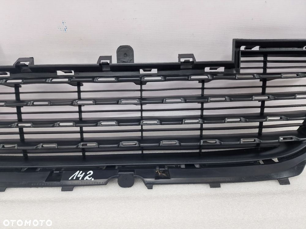 PEUGEOT 2008 13- KRATKA ŚRODKOWA ZDERZAKA PRZEDNIEGO PRZÓD , NR 9678059477 , NR AUKCJI KR142 - 4