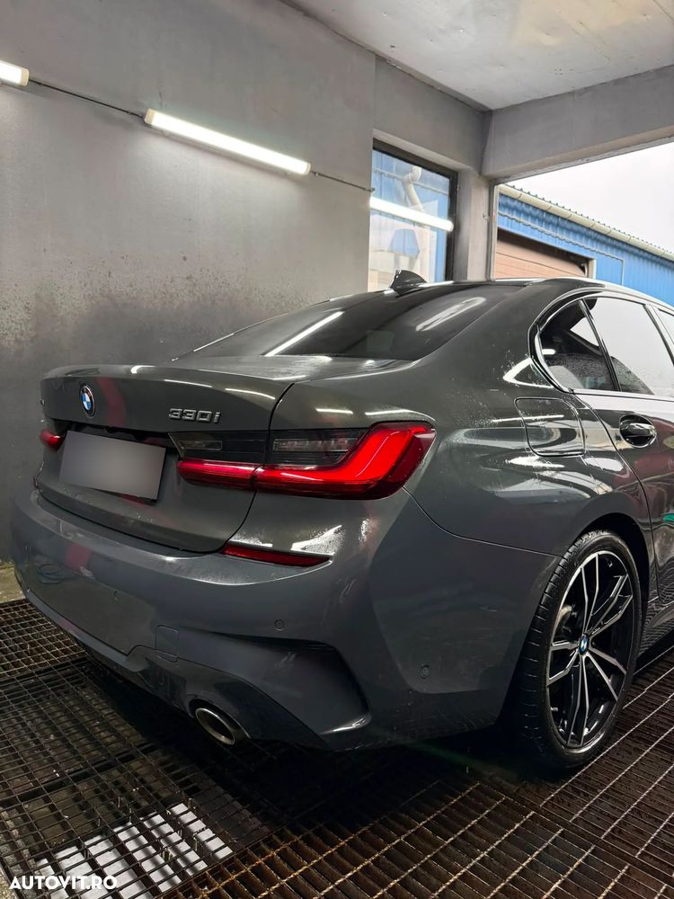 BMW Seria 3 330i xDrive AT - 10