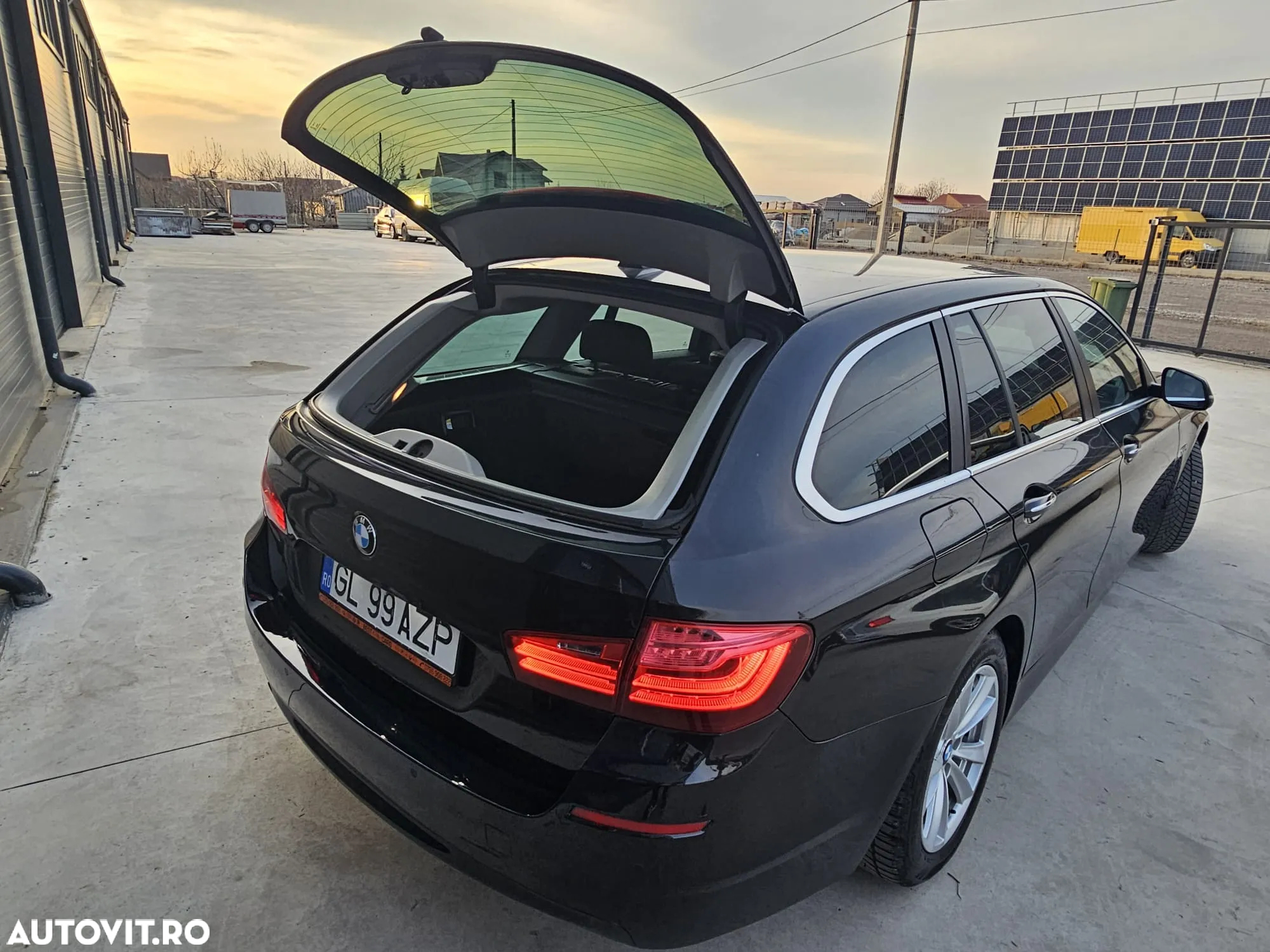 BMW Seria 5 520d Touring Aut. Luxury Line - 9