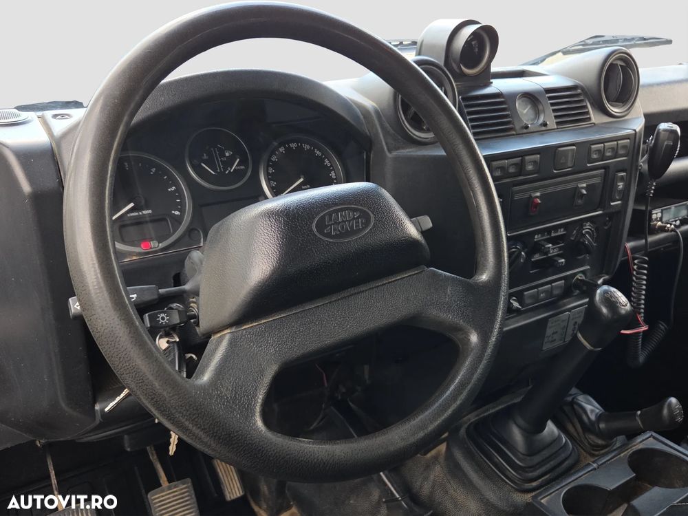 Land Rover Defender - 10