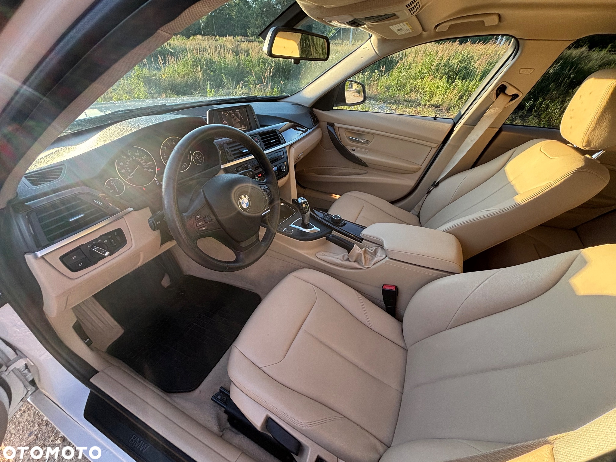 BMW Seria 3 320i Touring - 14