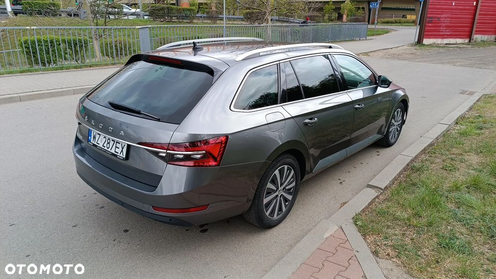 Skoda Superb 2.0 TDI SCR Style DSG - 4