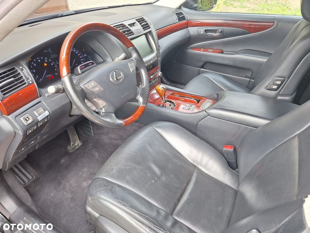 Lexus LS - 12