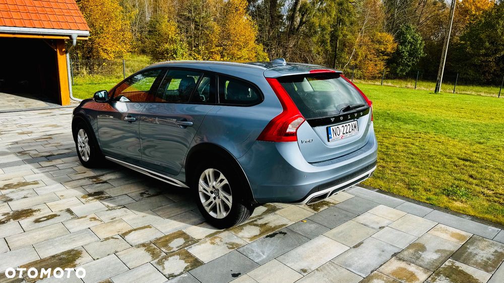 Volvo V60 Cross Country - 12