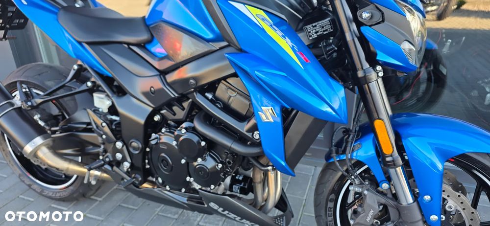 Suzuki GSX - 24