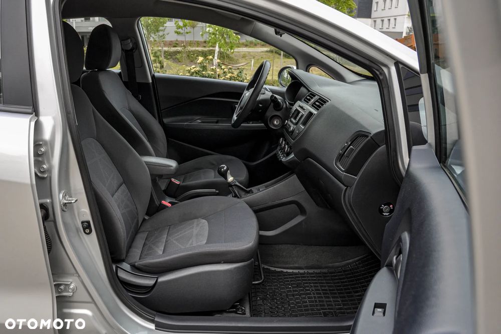 Kia Rio - 11