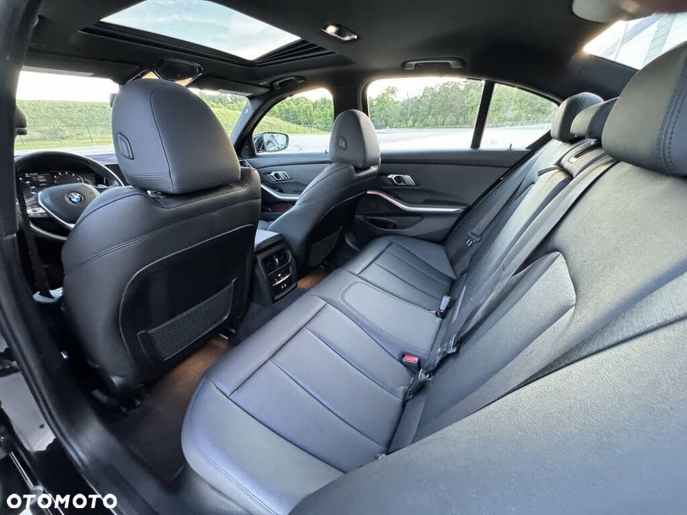 BMW Seria 3 330i M Sport sport - 27