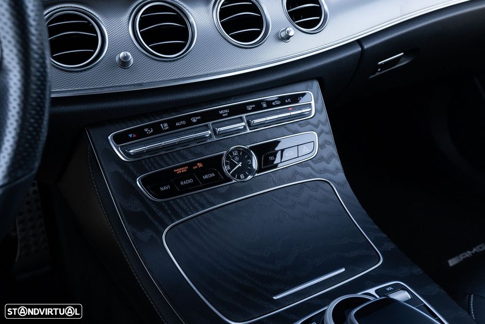 Mercedes-Benz E 300 de AMG Line - 22