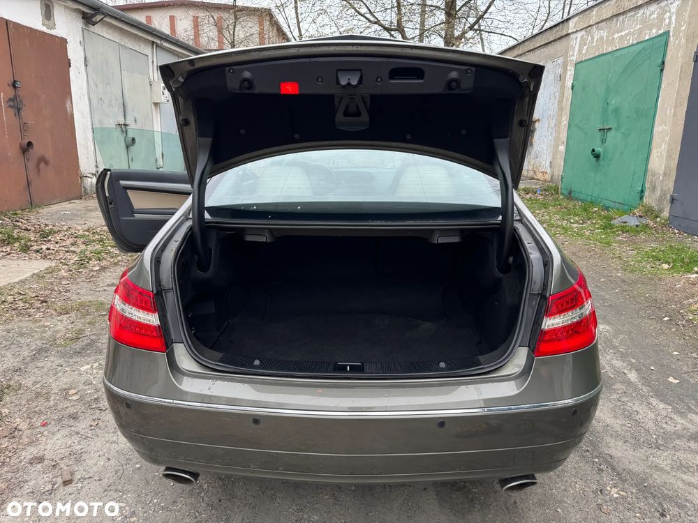 Mercedes-Benz Klasa E 350 CDI DPF BlueEFFICIENCY 7G-TRONIC Elegance - 14