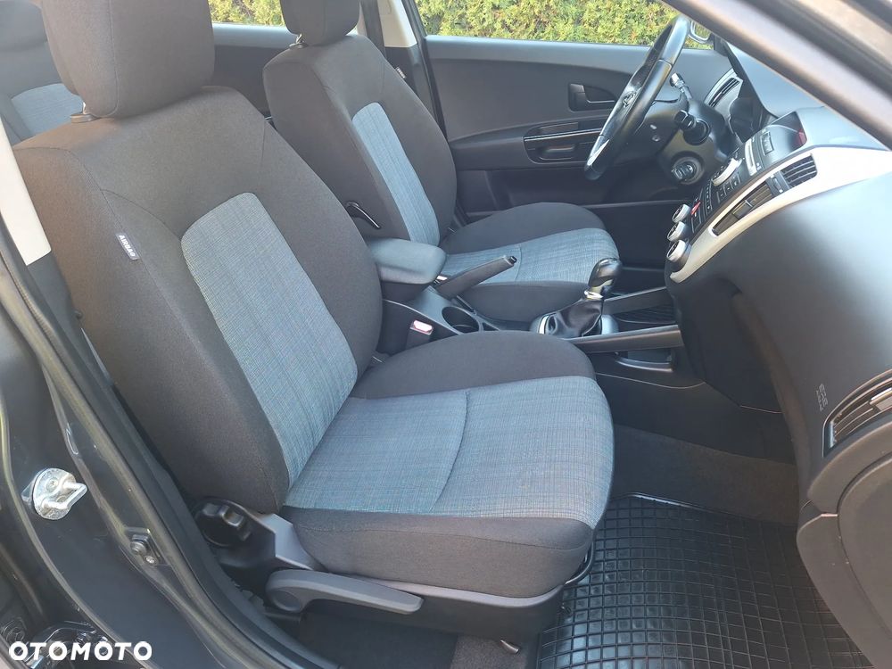 Kia Ceed - 11