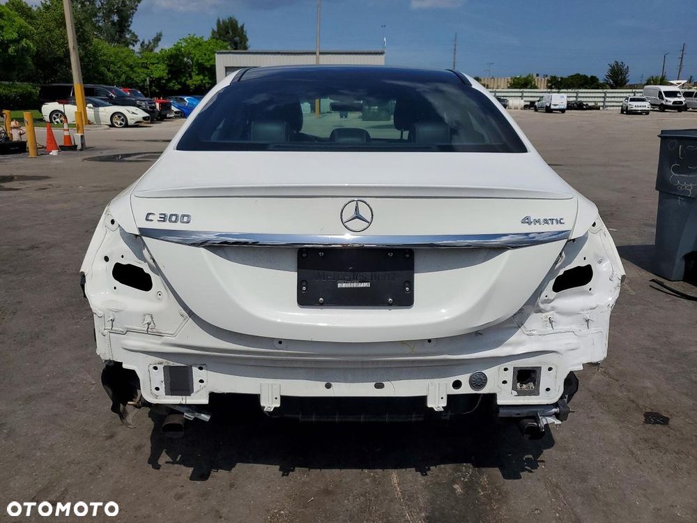 Mercedes-Benz Klasa C 300 4Matic 9G-TRONIC AMG Line - 6