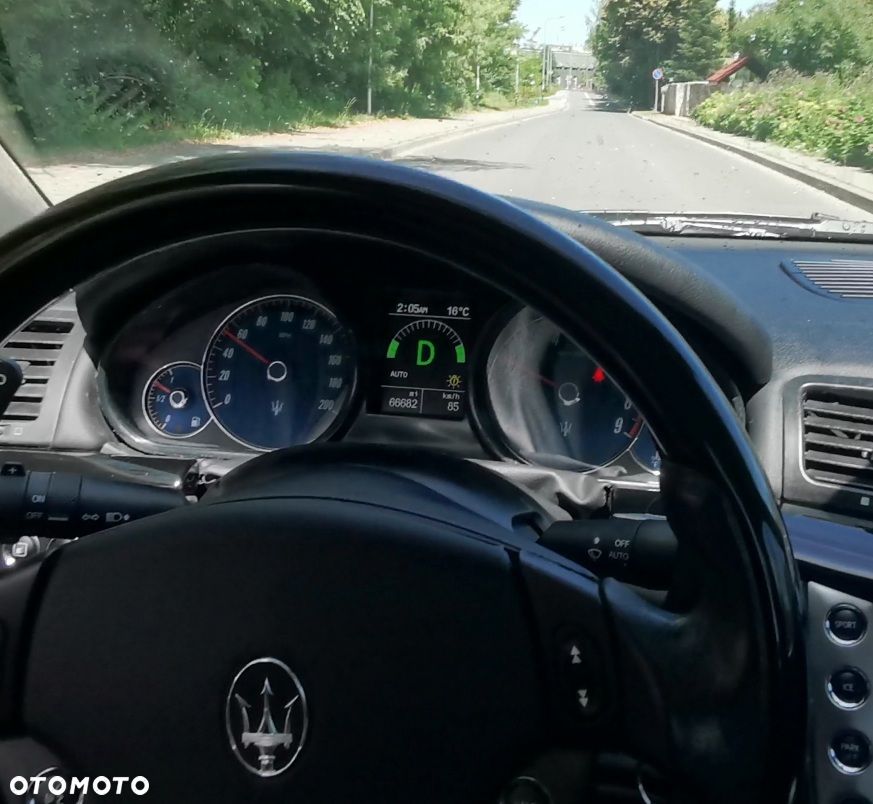 Maserati GranTurismo S Automat - 17
