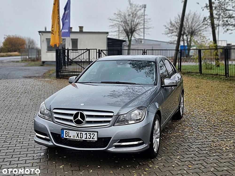 Mercedes-Benz Klasa C 180 CGI BlueEFFICIENCY Avantgarde - 4