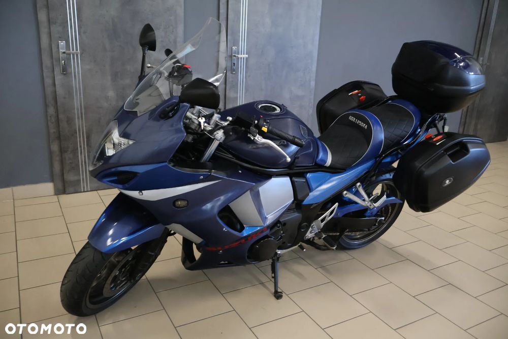 Suzuki GSX - 16