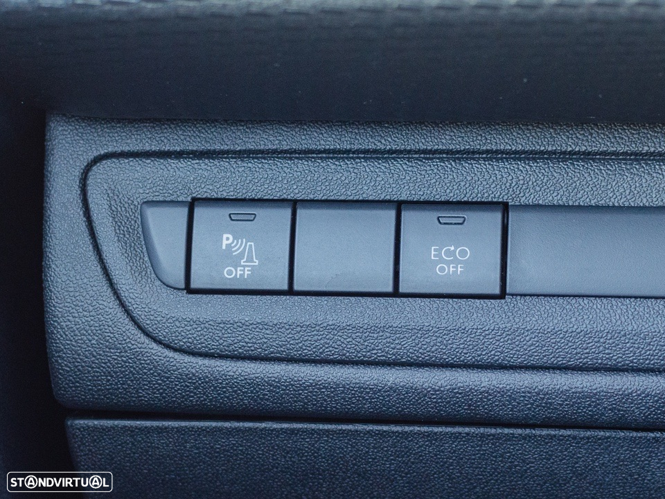 Peugeot 2008 1.2 PureTech Allure EAT6 - 21