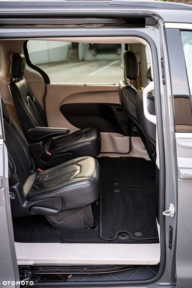 Chrysler Pacifica - 22