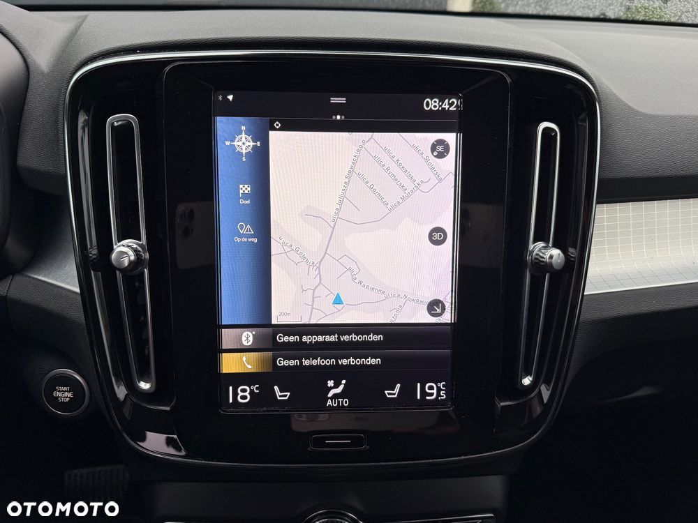 Volvo XC 40 T3 Geartronic Momentum Pro - 23