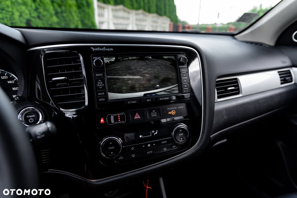 Mitsubishi Outlander Instyle NAVI + - 19