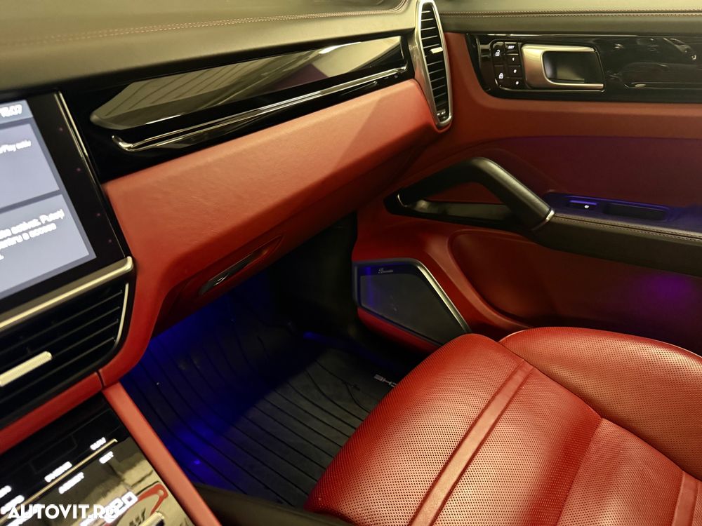 Porsche Cayenne - 34