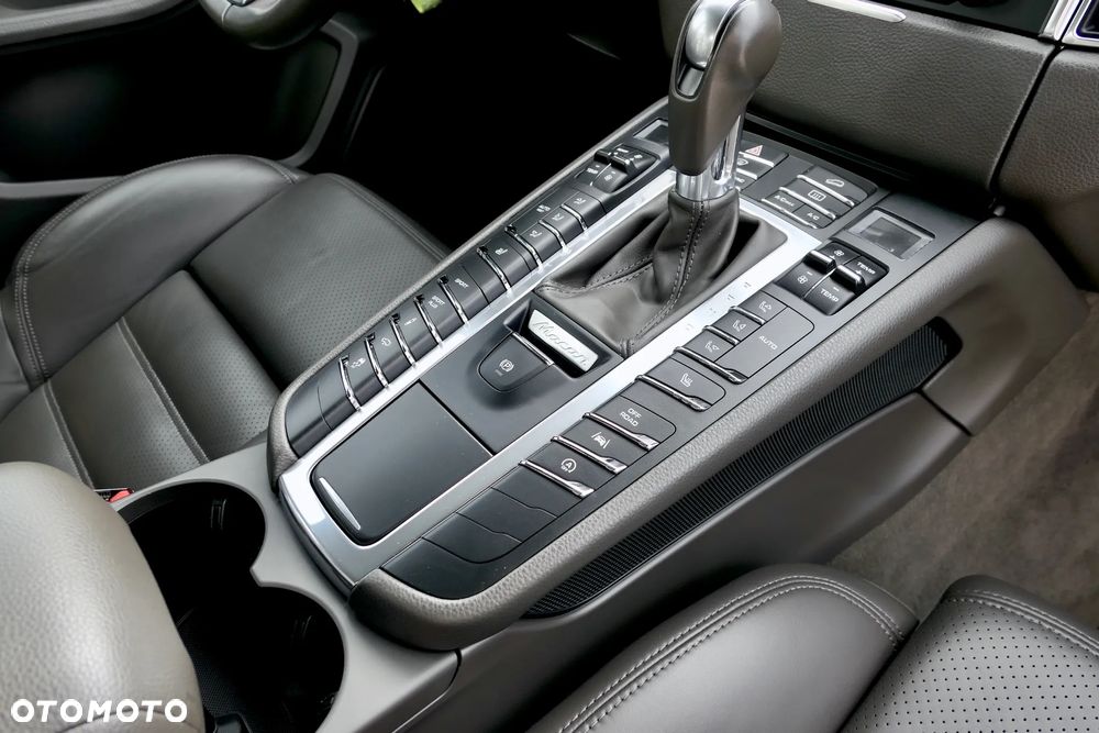 Porsche Macan Standard - 24