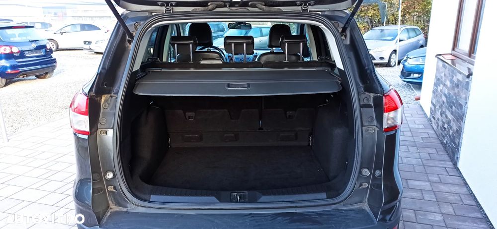 Ford Kuga - 12