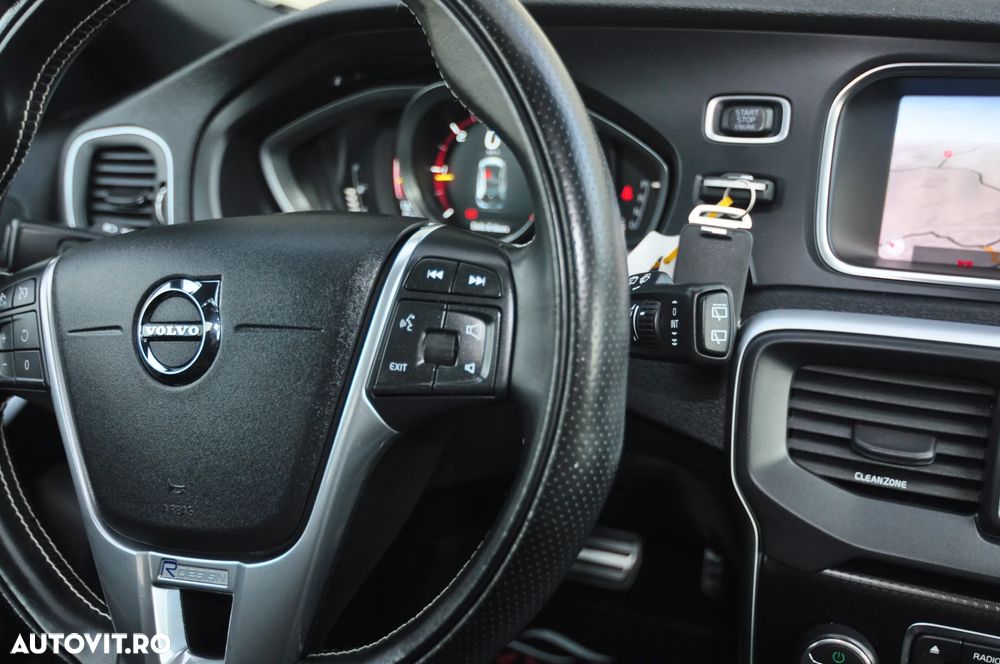 Volvo V40 D3 Geartronic RDesign - 19