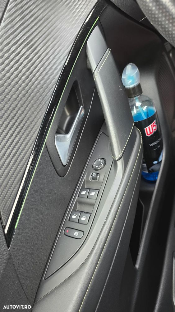 Peugeot 208 1.2 L PureTech STT EAT8 GT Line - 11