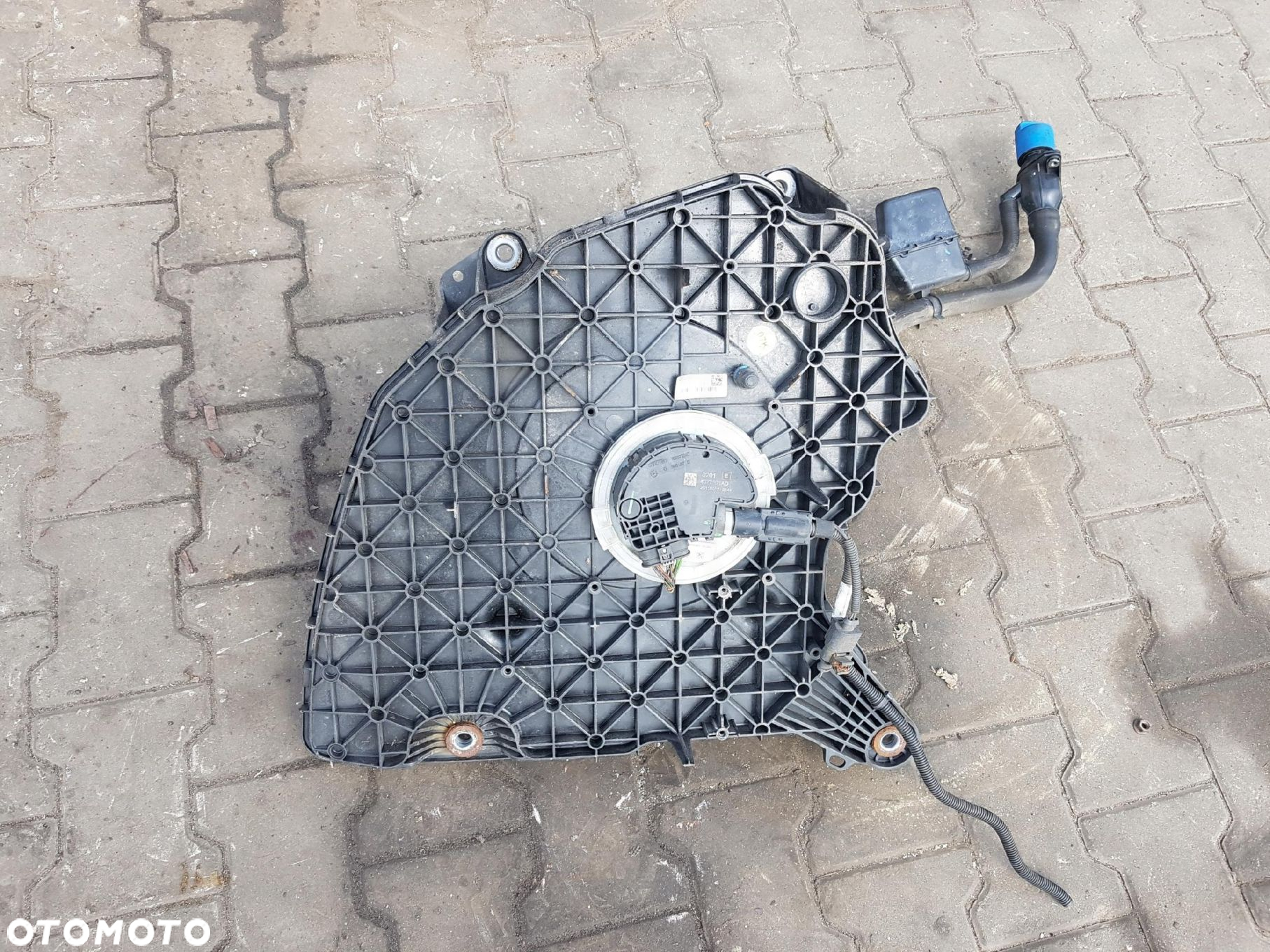 AUDI A4 B9 8W 15-18r 2.0 TDI ZBIORNICZEK ADBLUE POMPKA 8W0131878AB - 3