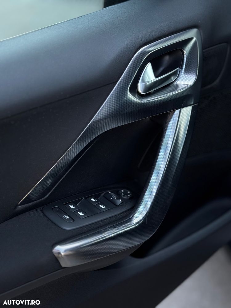 Peugeot 2008 PureTech 82 Allure - 16