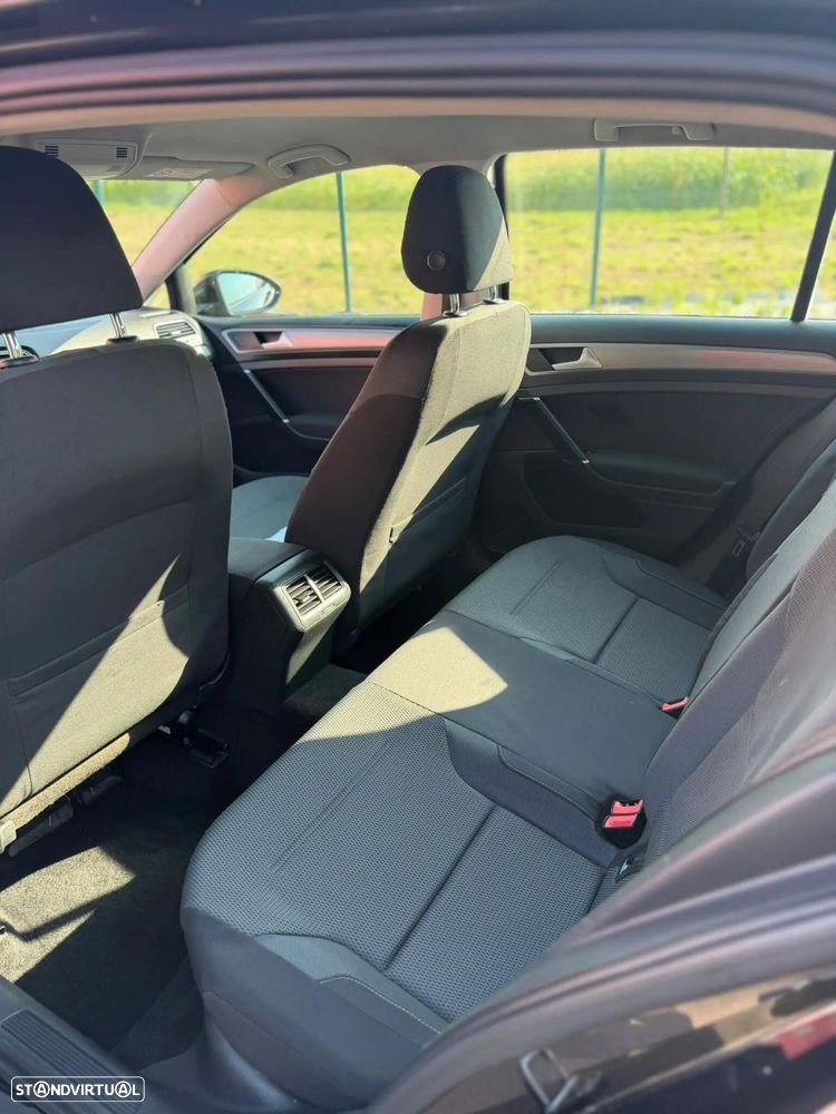 VW Golf 1.6 TDi R-Line - 10