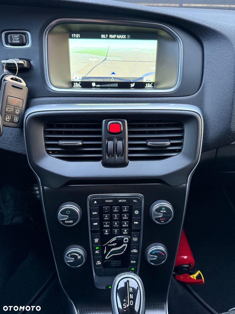 Volvo V40 D3 Geartronic RDesign - 23