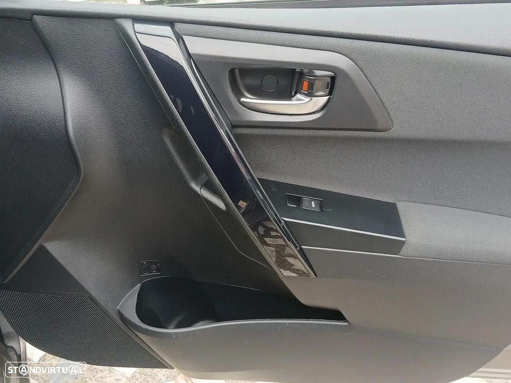 Toyota Auris Touring Sports 1.4 D-4D Exclusive+Navi - 27