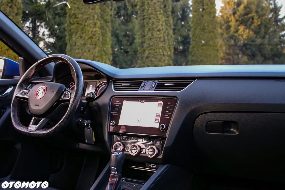 Skoda Octavia 2.0 TDI DSG RS - 24