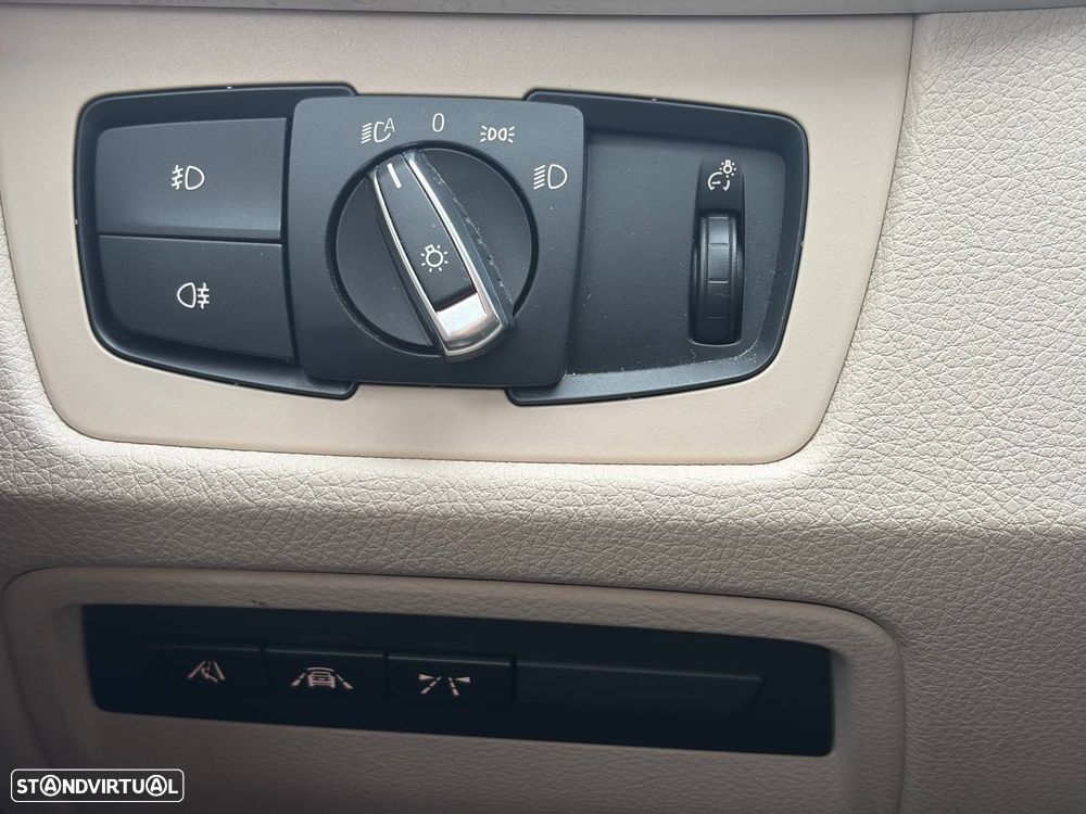 BMW 330 i xDrive Aut. Sport Line - 14