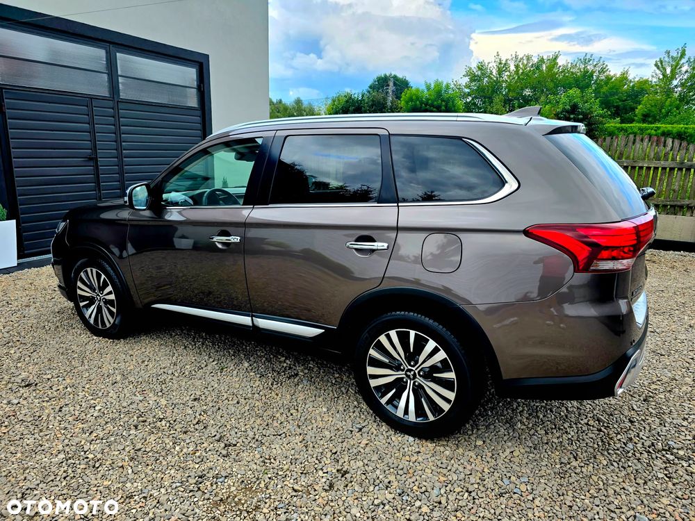 Mitsubishi Outlander 2.0 Instyle + 4WD CVT - 31