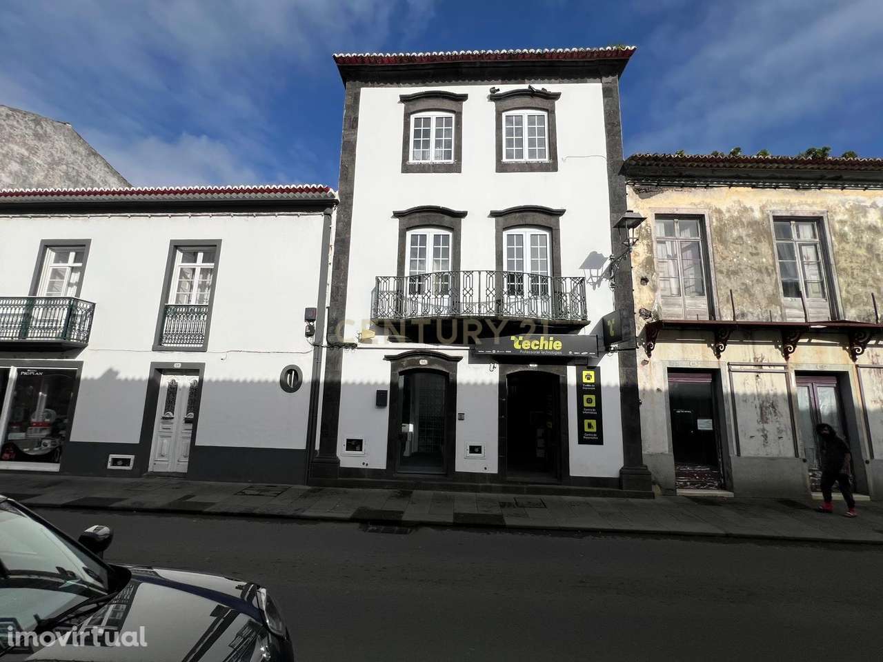 Loja no centro da Ribeira Grande com Rendimento Garantido! - Grande imagem: 2/16