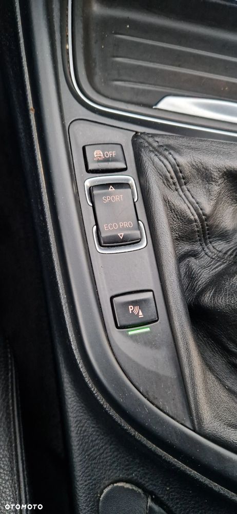 BMW Seria 3 318d DPF Edition Sport - 18