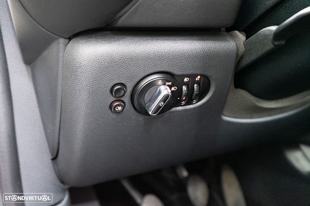 MINI 3 Portas Cooper D - 23