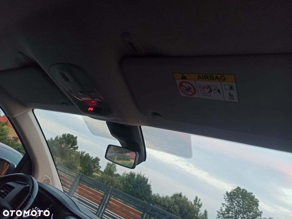 Opel Vivaro - 38